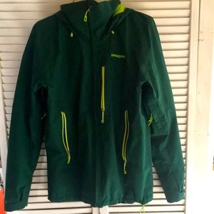 Patagonia Size S Forest Green /Fluorescent Green Gortex Rain Jacket